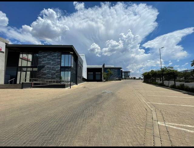 INDUSTRIAL PROPERTY TO RENT IN LOUWLARDIA